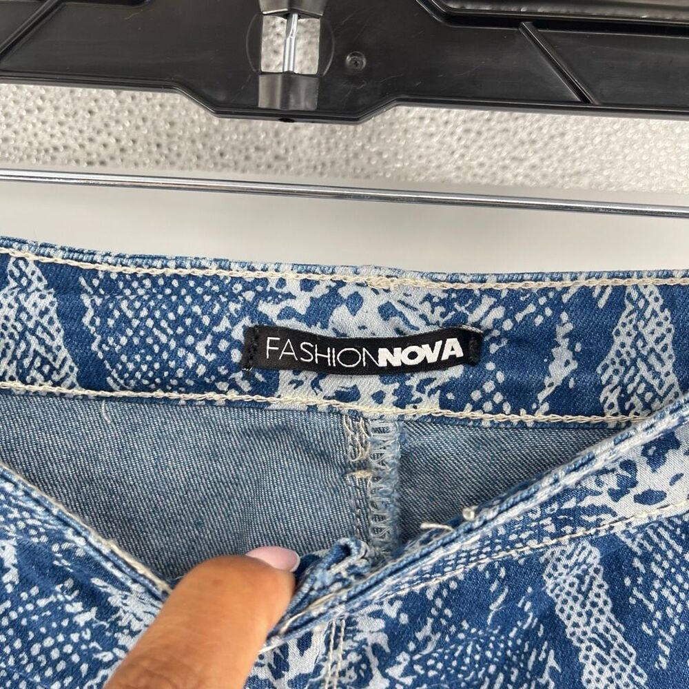 Fashion Nova Valentina High Rise Snake Print Flare Jeans Blue Wash Size 20 - Picture 6 of 16